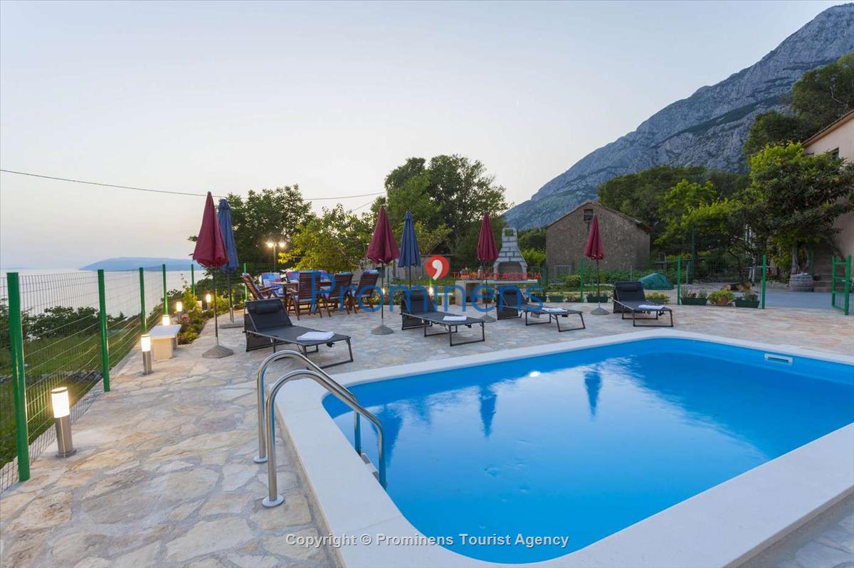 Ferienhaus Ljubini dvori mit Pool in Tučepi Makarska Riviera mieten