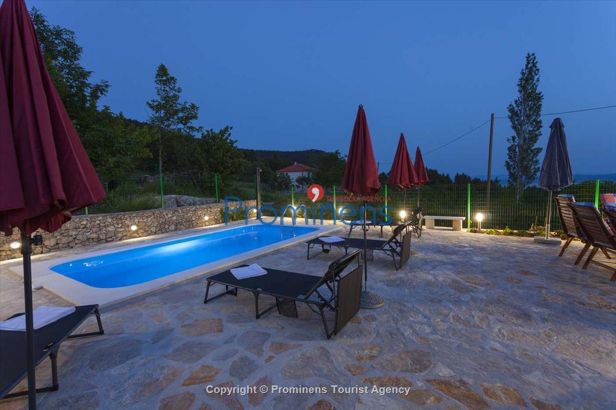 Ferienhaus Ljubini dvori mit Pool in Tučepi Makarska Riviera mieten