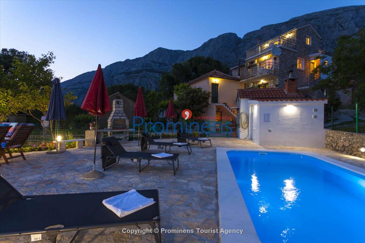 Ferienhaus Ljubini dvori mit Pool in Tučepi Makarska Riviera mieten