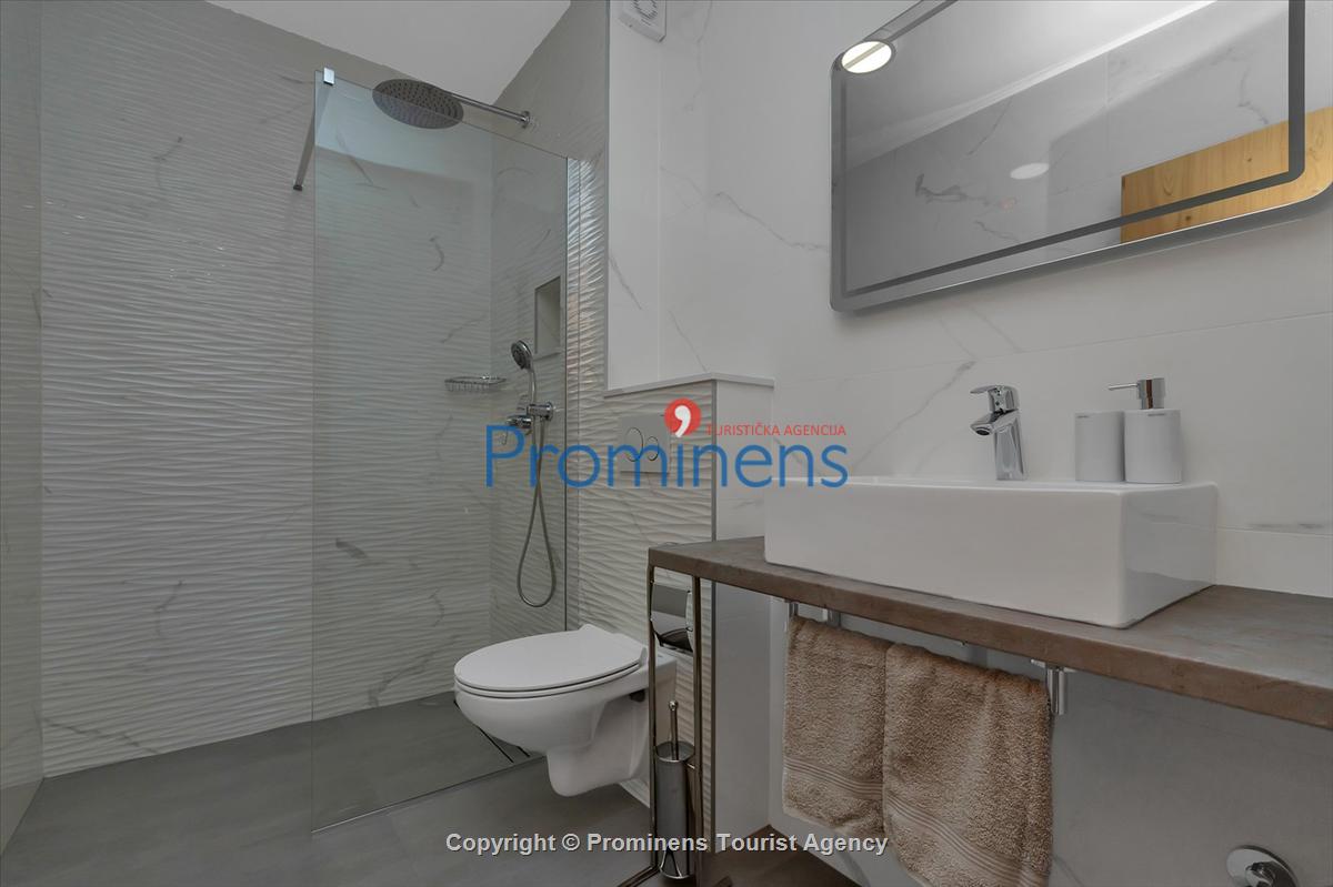 Ferienhaus Villa SMART mit Pool in Makarska - Drei Schlafzimmer und Meerblick