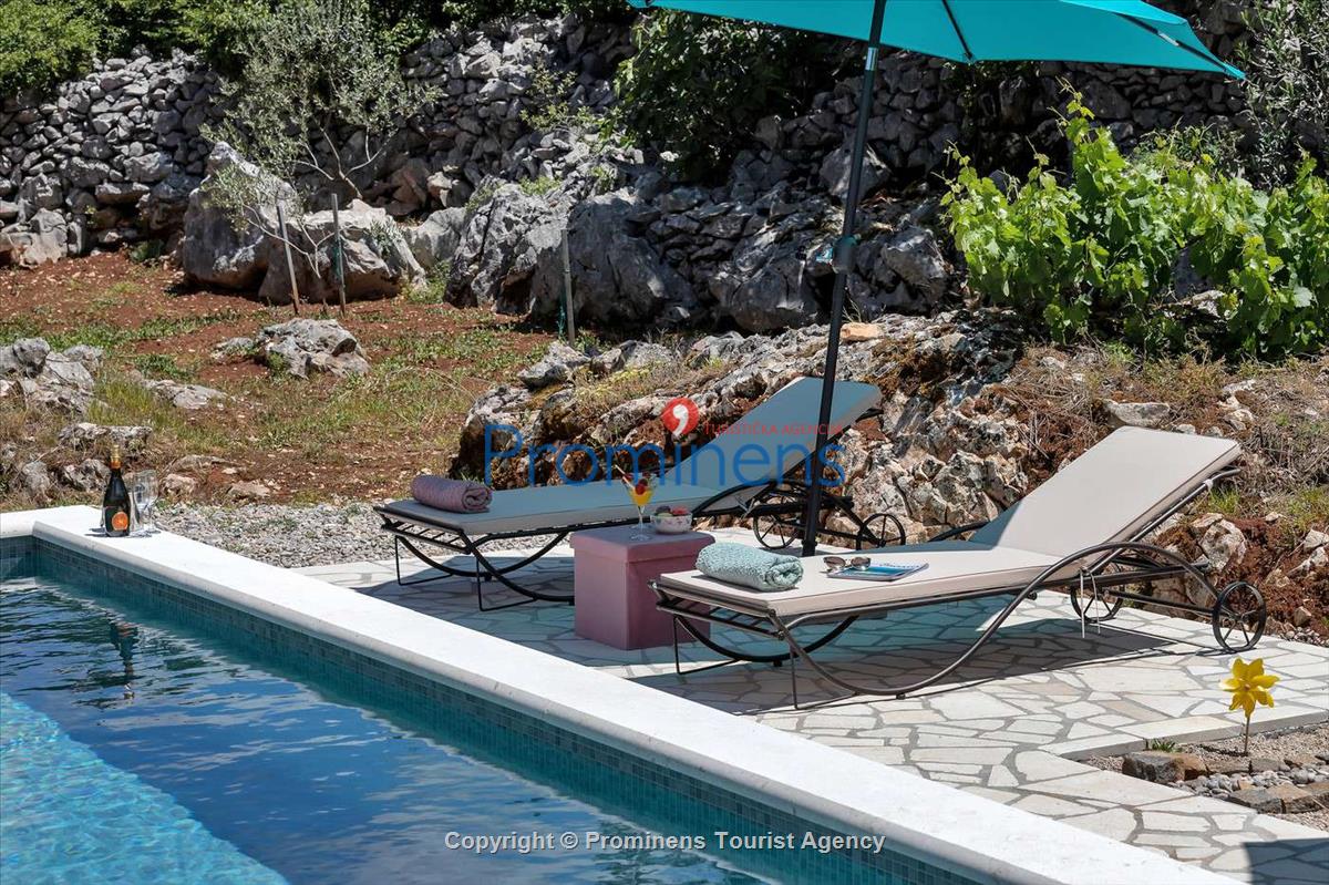 Entspannen Sie in der Ferienvilla Danica an der Makarska Riviera  Urlaub in einer komfortablen  alleinstehenden Villa mit privatem Pool 