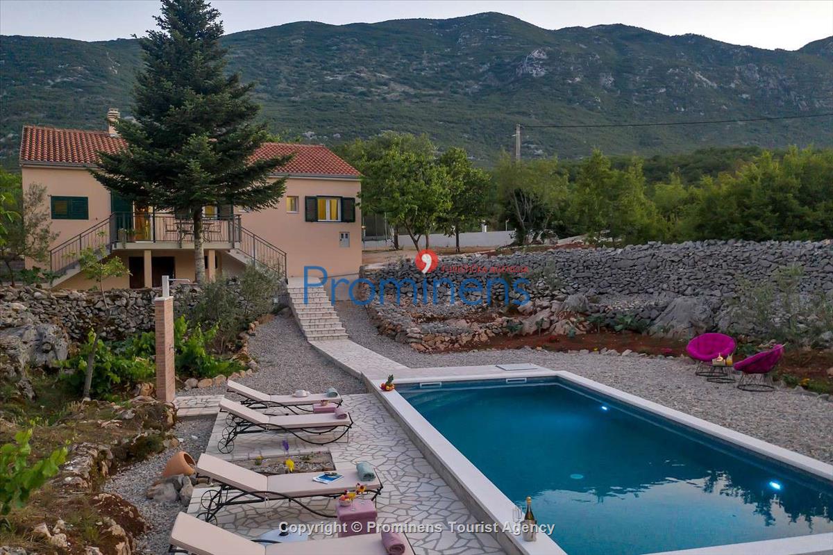 Entspannen Sie in der Ferienvilla Danica an der Makarska Riviera  Urlaub in einer komfortablen  alleinstehenden Villa mit privatem Pool 