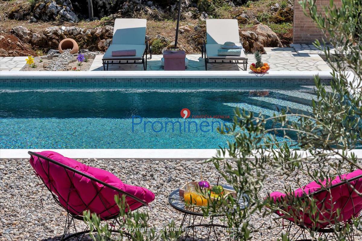 Entspannen Sie in der Ferienvilla Danica an der Makarska Riviera  Urlaub in einer komfortablen  alleinstehenden Villa mit privatem Pool 