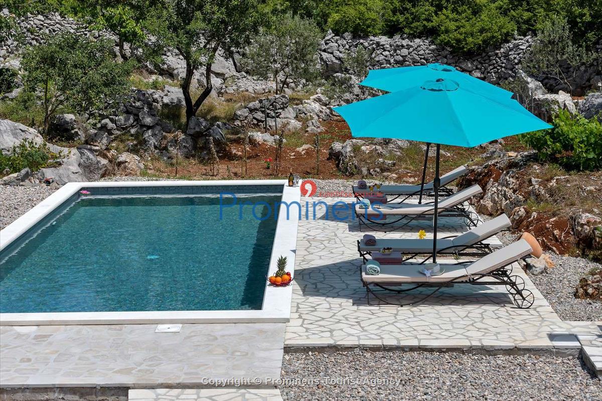 Entspannen Sie in der Ferienvilla Danica an der Makarska Riviera  Urlaub in einer komfortablen  alleinstehenden Villa mit privatem Pool 