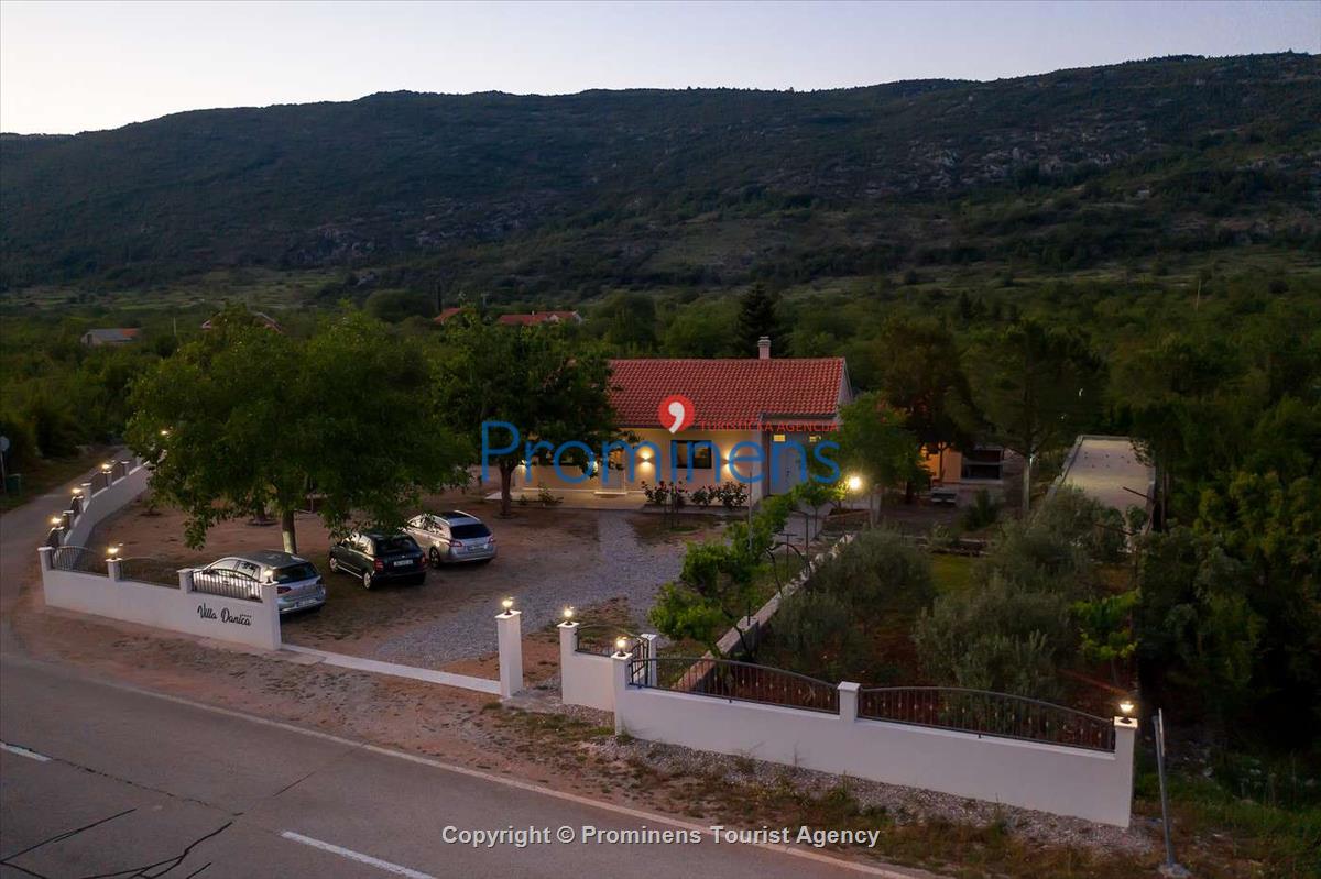 Entspannen Sie in der Ferienvilla Danica an der Makarska Riviera  Urlaub in einer komfortablen  alleinstehenden Villa mit privatem Pool 