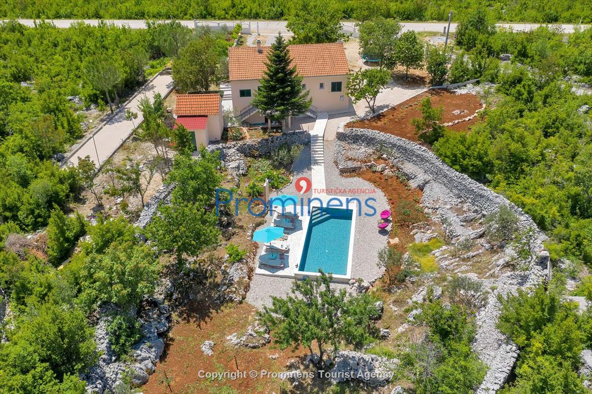 Entspannen Sie in der Ferienvilla Danica an der Makarska Riviera  Urlaub in einer komfortablen  alleinstehenden Villa mit privatem Pool 