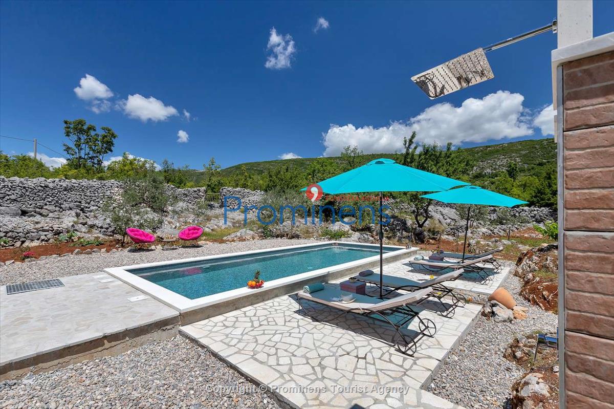 Entspannen Sie in der Ferienvilla Danica an der Makarska Riviera  Urlaub in einer komfortablen  alleinstehenden Villa mit privatem Pool 