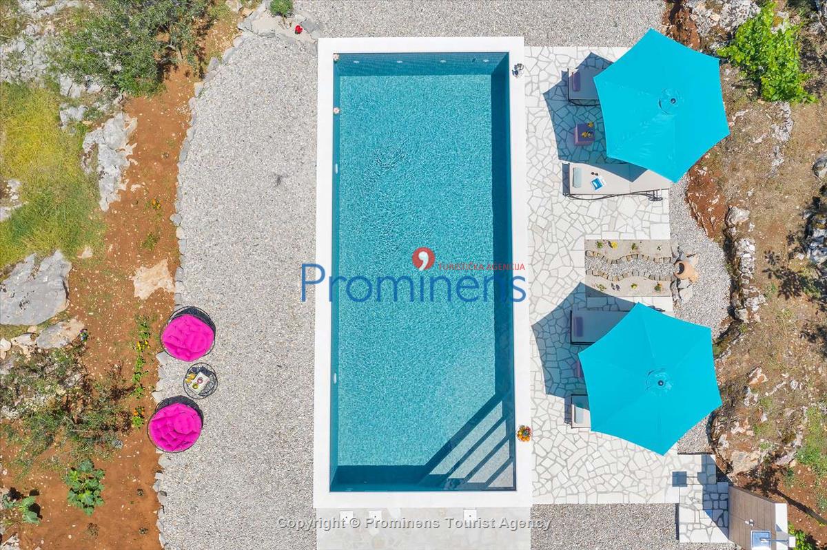 Entspannen Sie in der Ferienvilla Danica an der Makarska Riviera  Urlaub in einer komfortablen  alleinstehenden Villa mit privatem Pool 