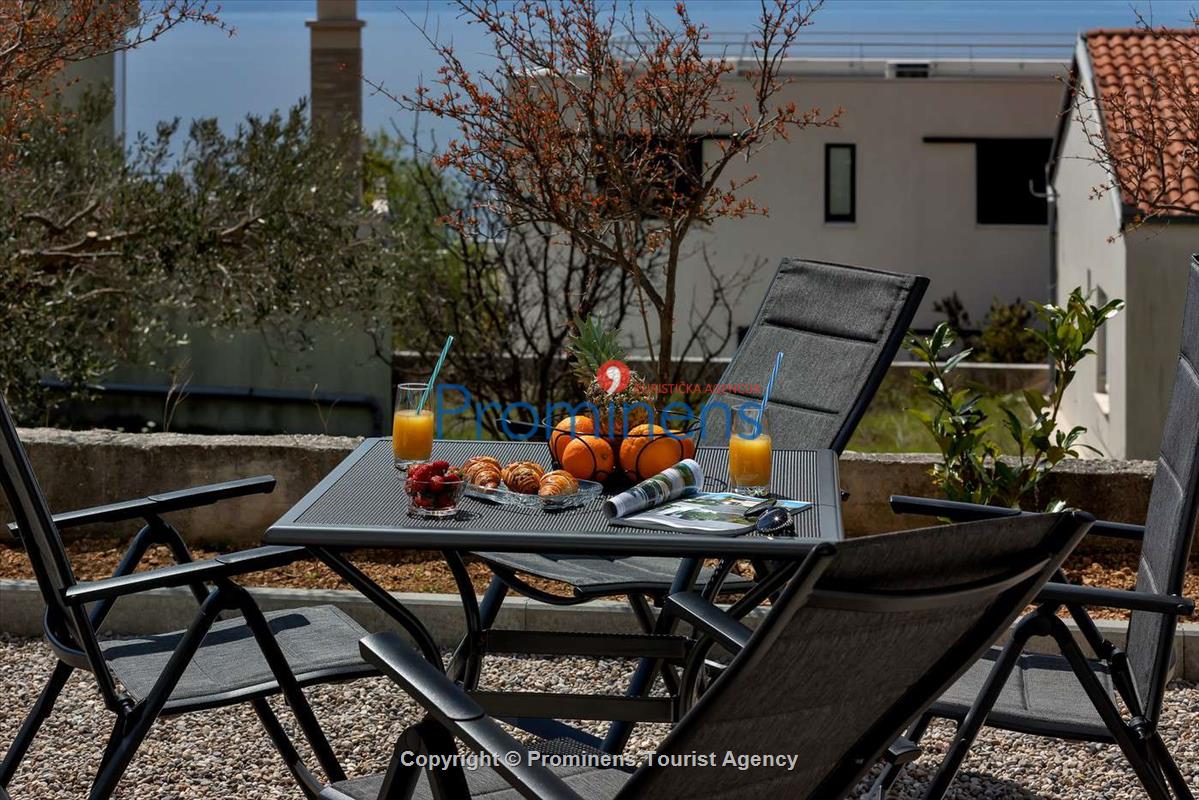 Ferienhaus L&B in Makarska mit Meerblick mieten