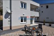 Holiday home L&B makarska