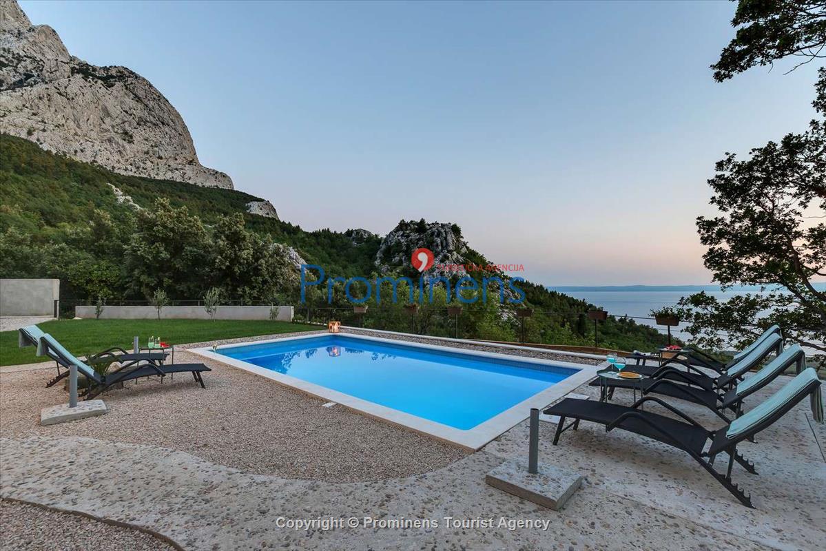 Modernes Ferienhaus Villa Alta Vista mit Pool  Meerblick bei Baska Voda  Makarska Riviera  