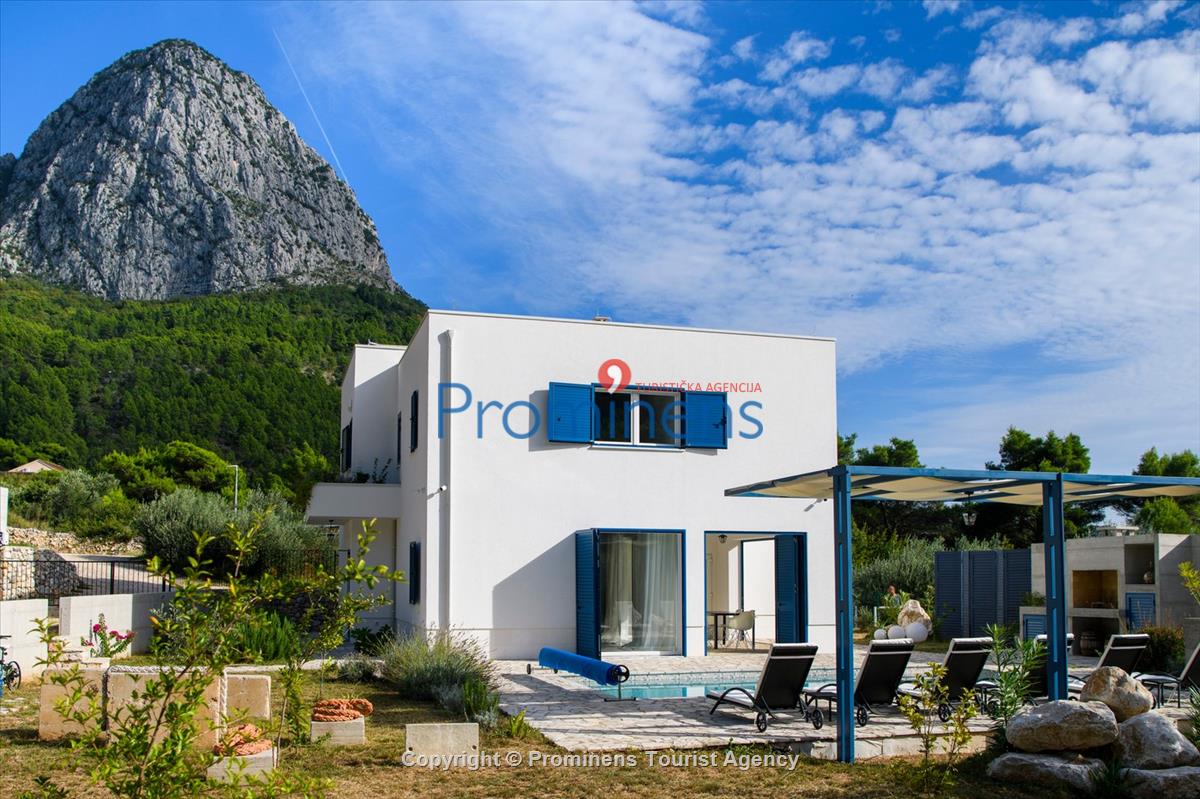 Ruhig gelegenes Ferienhaus mit beheiztem Pool und drei Schlafzimmern an der atemberaubenden Makarska Riviera in Kroatien