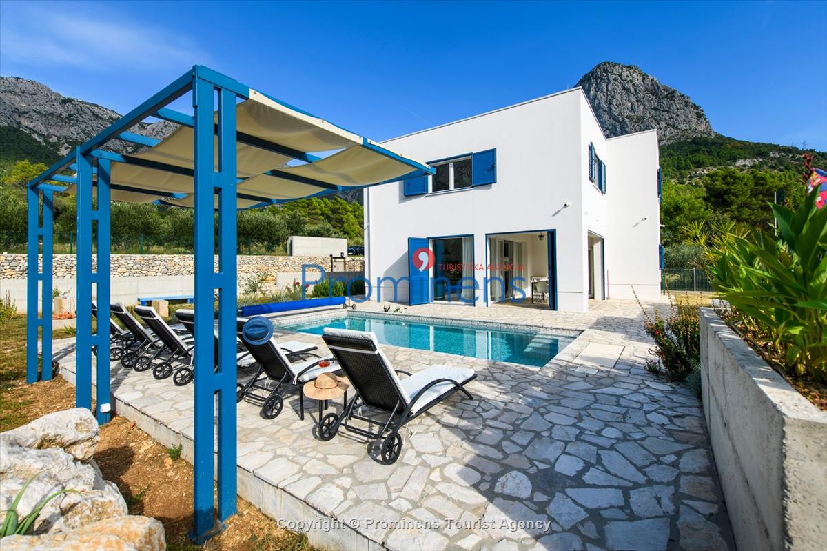 Ruhig gelegenes Ferienhaus mit beheiztem Pool und drei Schlafzimmern an der atemberaubenden Makarska Riviera in Kroatien