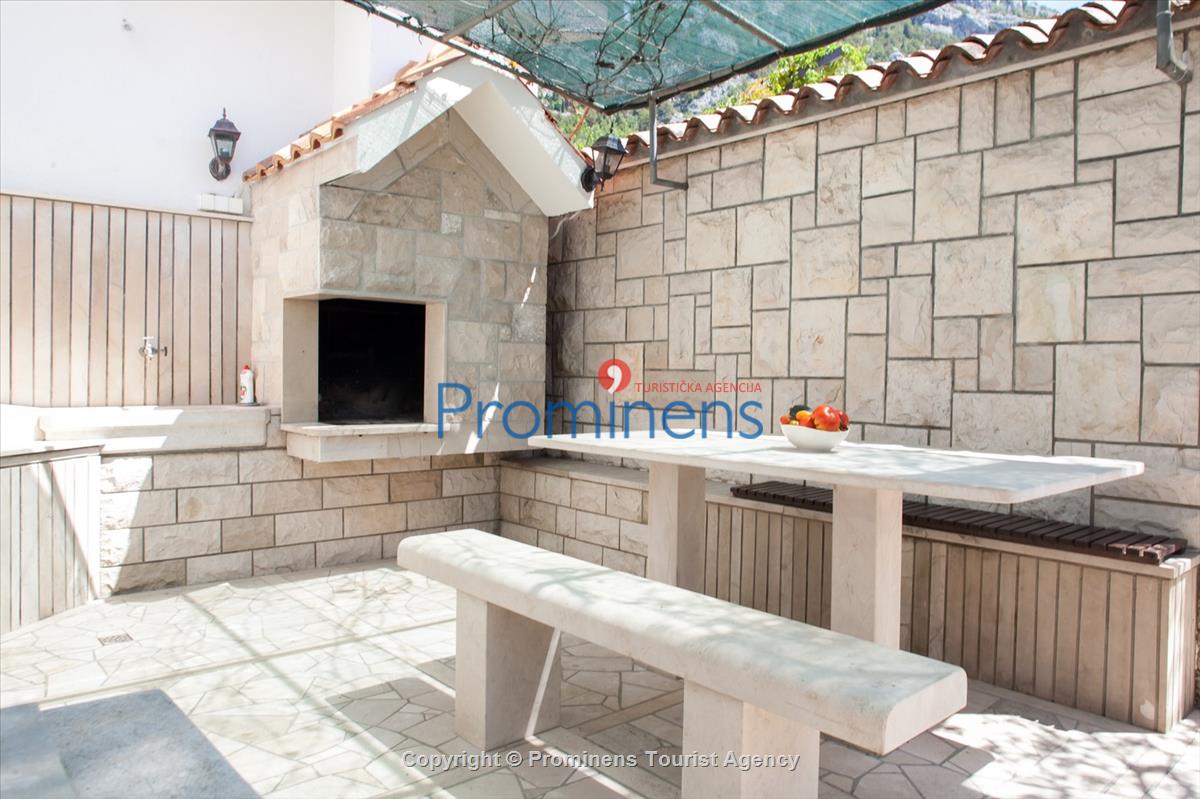 Alleinstehende Villa Kety mit Pool in Makarska, Atemberaubende Natur, Meerblick und beheizter Pool