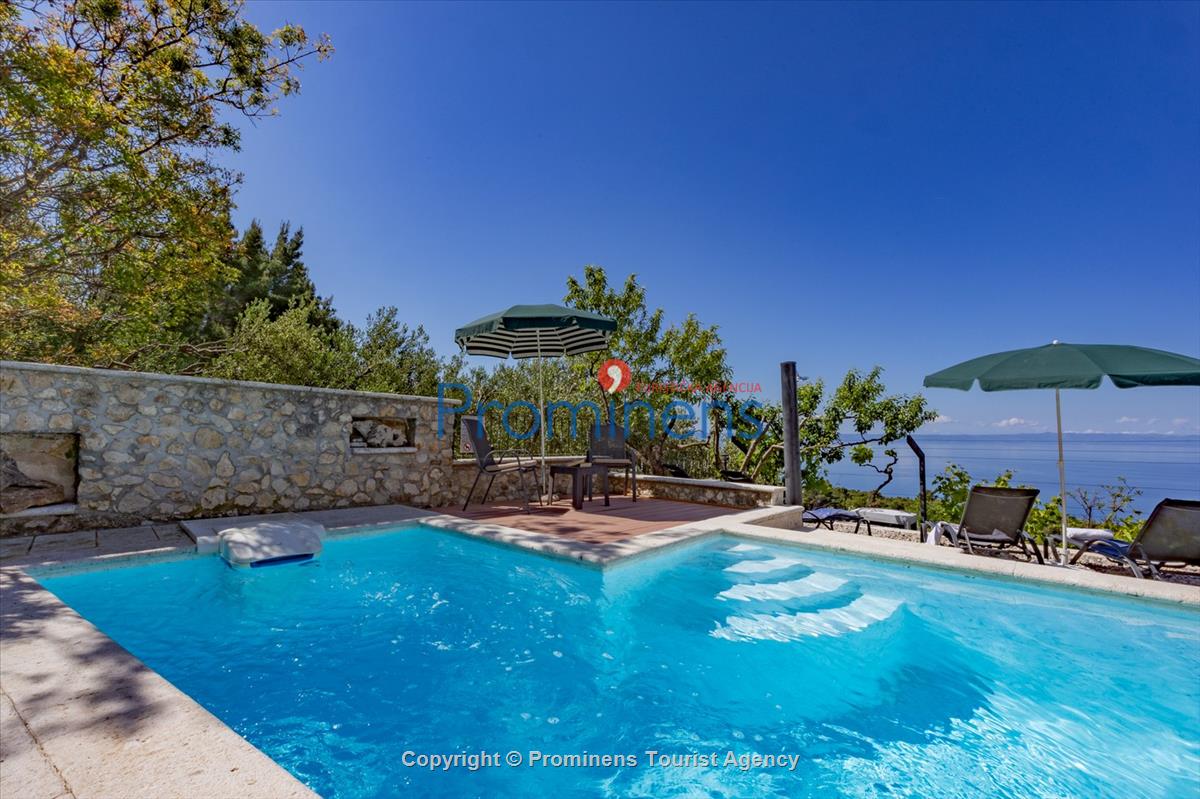 Alleinstehende Villa Kety mit Pool in Makarska, Atemberaubende Natur, Meerblick und beheizter Pool