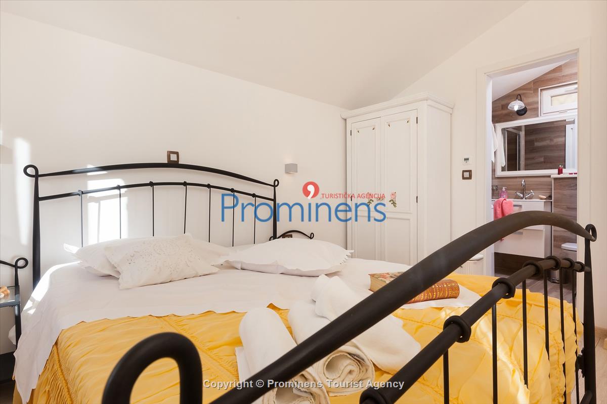 Alleinstehende Villa Kety mit Pool in Makarska, Atemberaubende Natur, Meerblick und beheizter Pool
