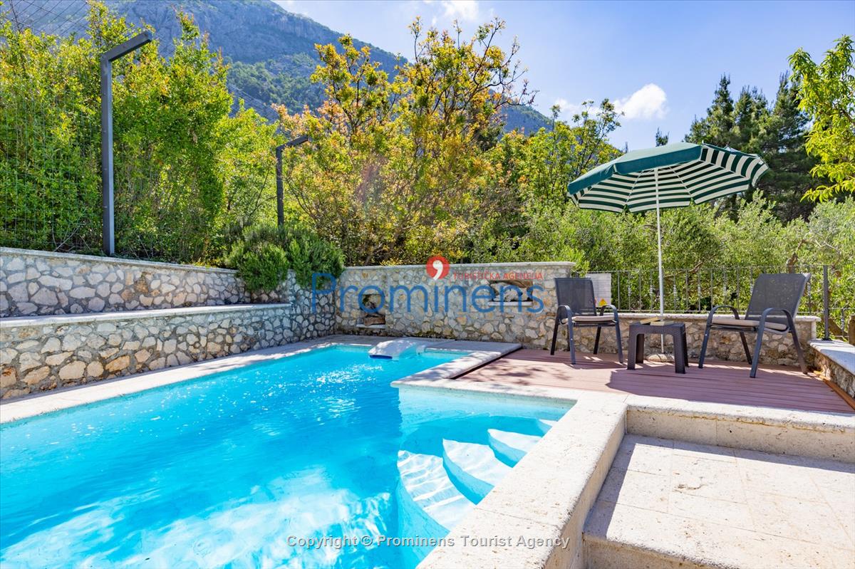 Alleinstehende Villa Kety mit Pool in Makarska, Atemberaubende Natur, Meerblick und beheizter Pool