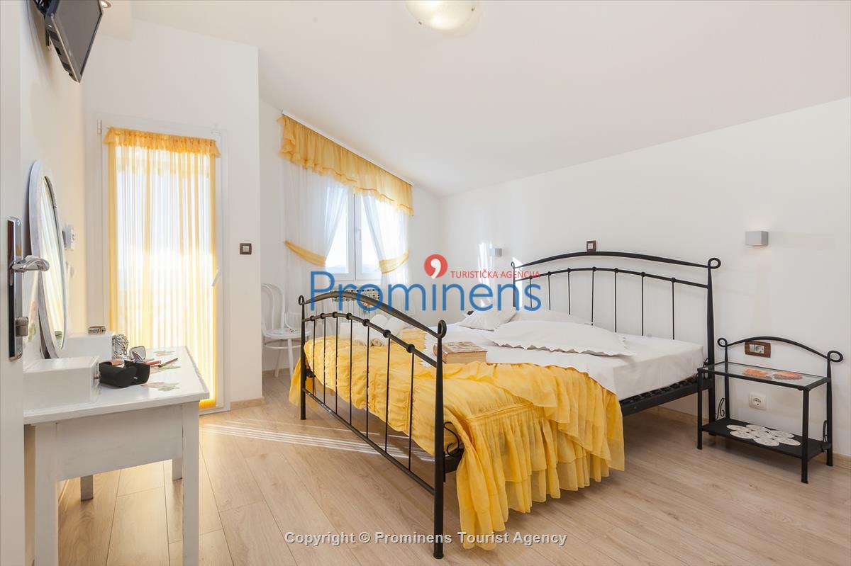 Alleinstehende Villa Kety mit Pool in Makarska, Atemberaubende Natur, Meerblick und beheizter Pool