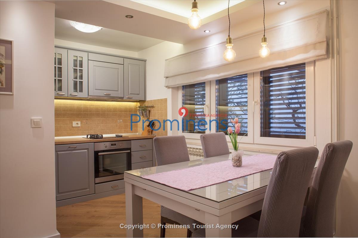 Alleinstehende Villa Kety mit Pool in Makarska, Atemberaubende Natur, Meerblick und beheizter Pool