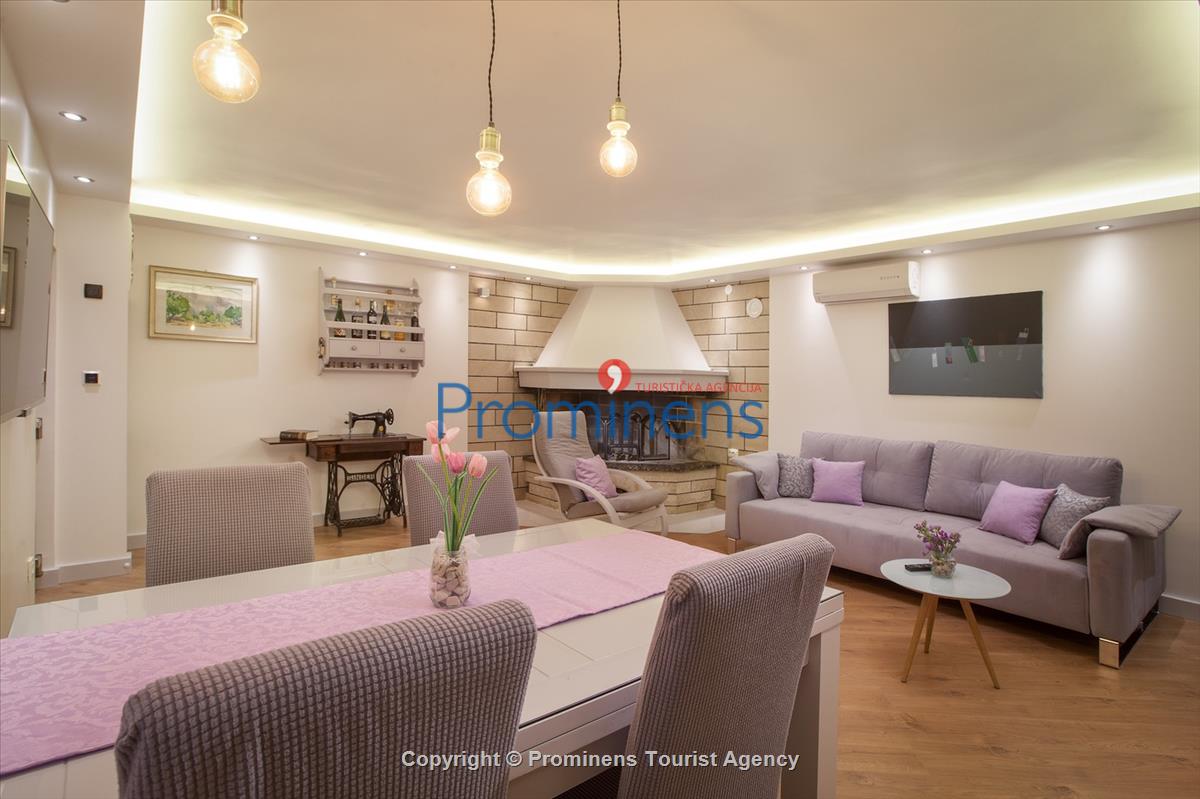 Alleinstehende Villa Kety mit Pool in Makarska, Atemberaubende Natur, Meerblick und beheizter Pool
