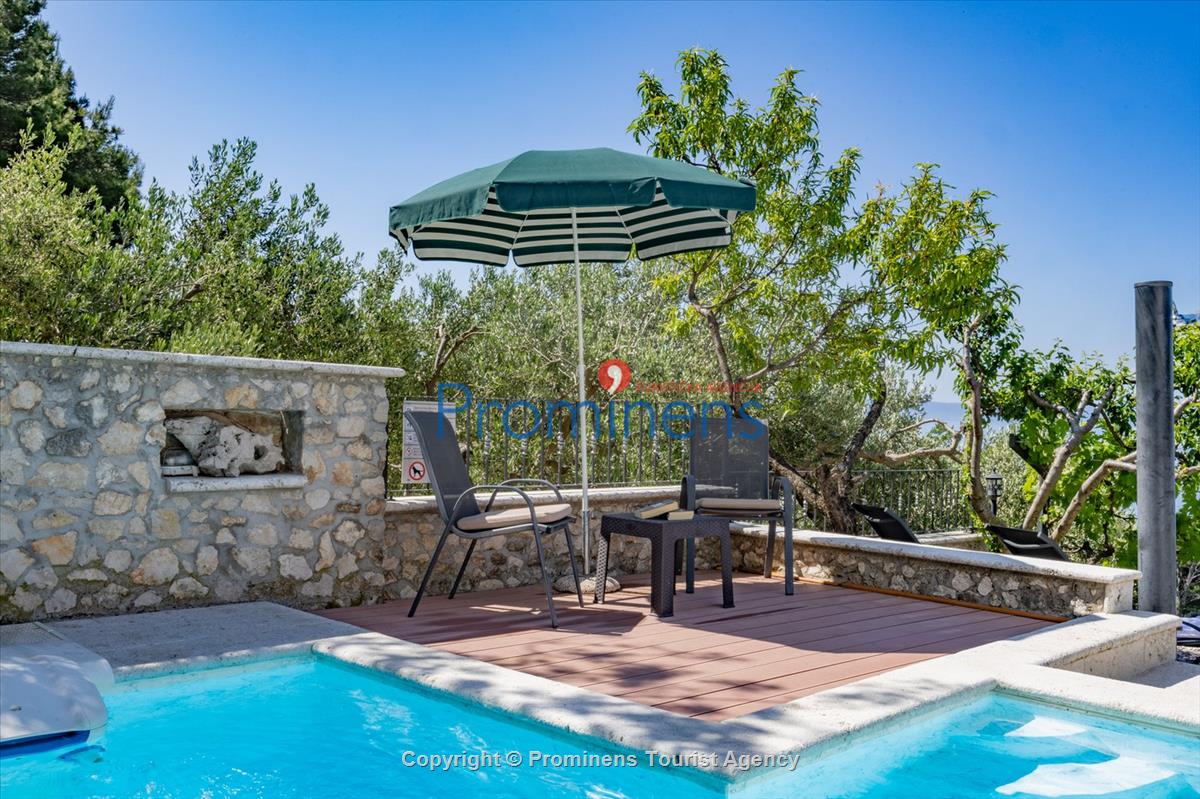 Alleinstehende Villa mit Pool in Makarska, Atemberaubende Natur, Meerblick und beheizter Pool