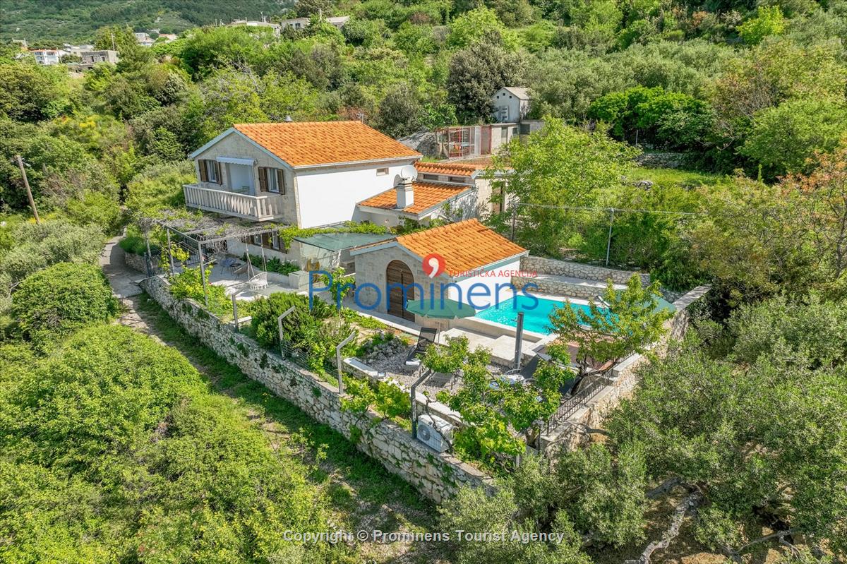 Alleinstehende Villa mit Pool in Makarska, Atemberaubende Natur, Meerblick und beheizter Pool