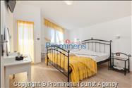 Alleinstehende Villa Kety mit Pool in Makarska, Atemberaubende Natur, Meerblick und beheizter Pool