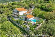 Alleinstehende Villa mit Pool in Makarska, Atemberaubende Natur, Meerblick und beheizter Pool