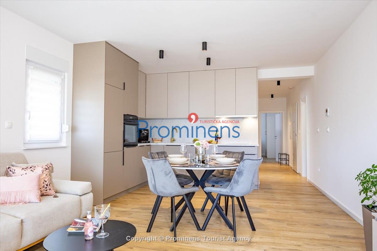 Ferienwohnung Maslina in Makarska – eine komfortable Unterkunft mit zwei Schlafzimmern, Balkon und Aufzug