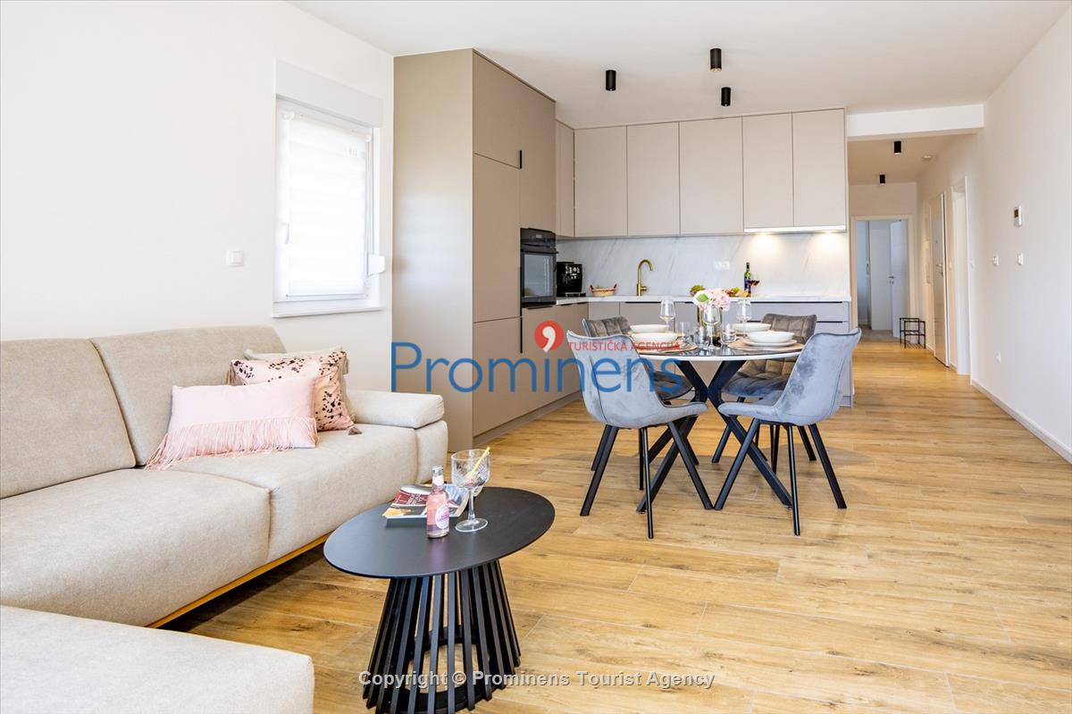Ferienwohnung Maslina in Makarska – eine komfortable Unterkunft mit zwei Schlafzimmern, Balkon und Aufzug