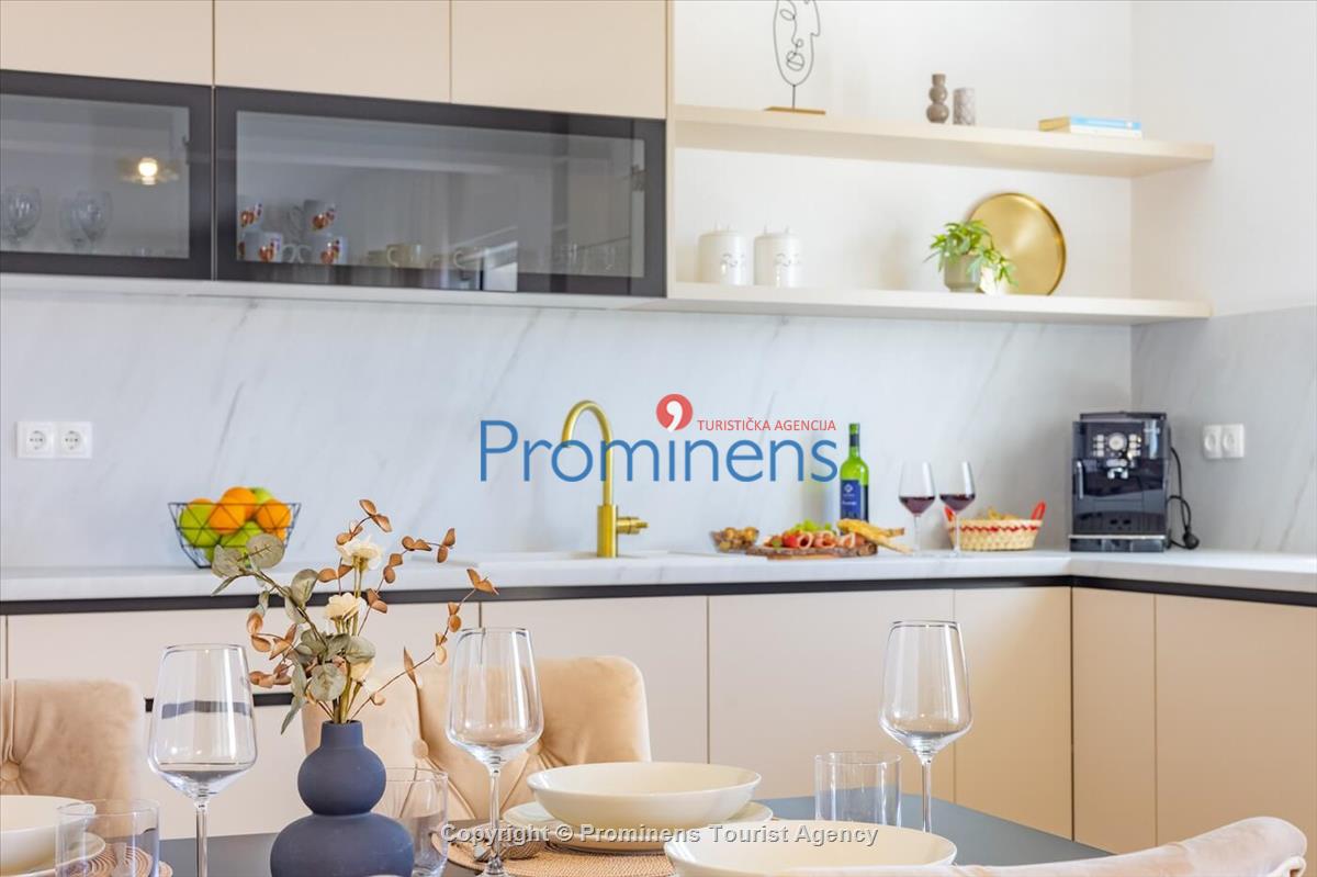 Ferienwohnung Makar in Makarska – eine komfortable Unterkunft mit zwei Schlafzimmern, Balkon und Aufzug