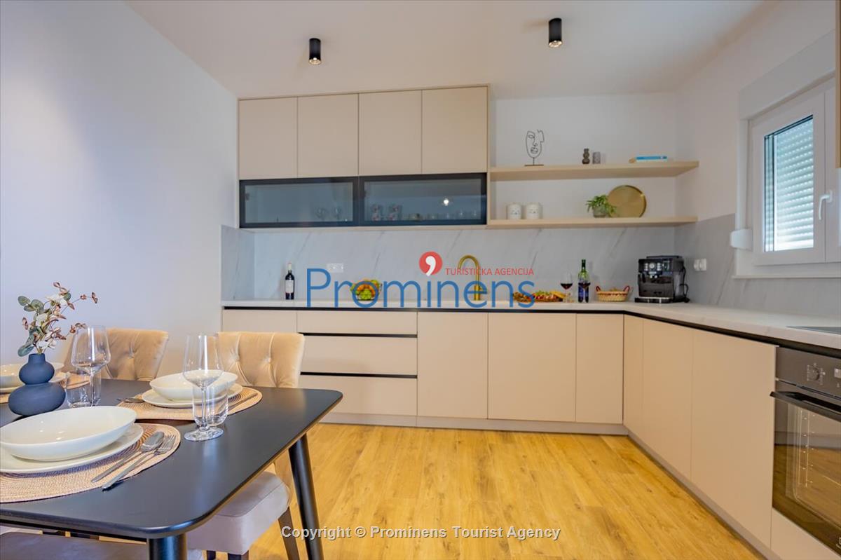 Ferienwohnung Makar in Makarska – eine komfortable Unterkunft mit zwei Schlafzimmern, Balkon und Aufzug