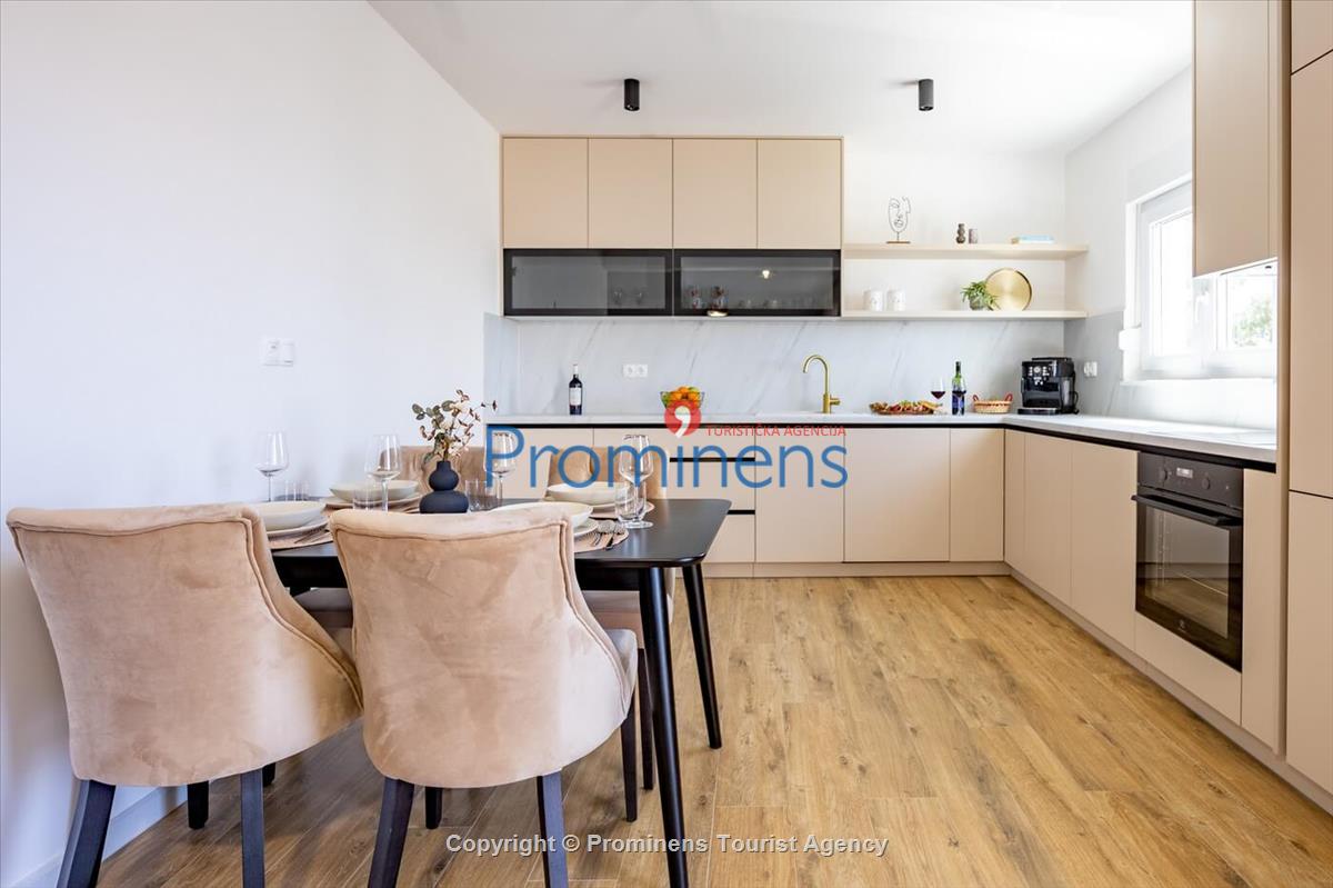 Ferienwohnung Makar in Makarska – eine komfortable Unterkunft mit zwei Schlafzimmern, Balkon und Aufzug