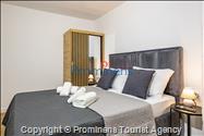 Ferienwohnung Makar in Makarska – eine komfortable Unterkunft mit zwei Schlafzimmern, Balkon und Aufzug