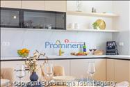 Ferienwohnung Makar in Makarska – eine komfortable Unterkunft mit zwei Schlafzimmern, Balkon und Aufzug