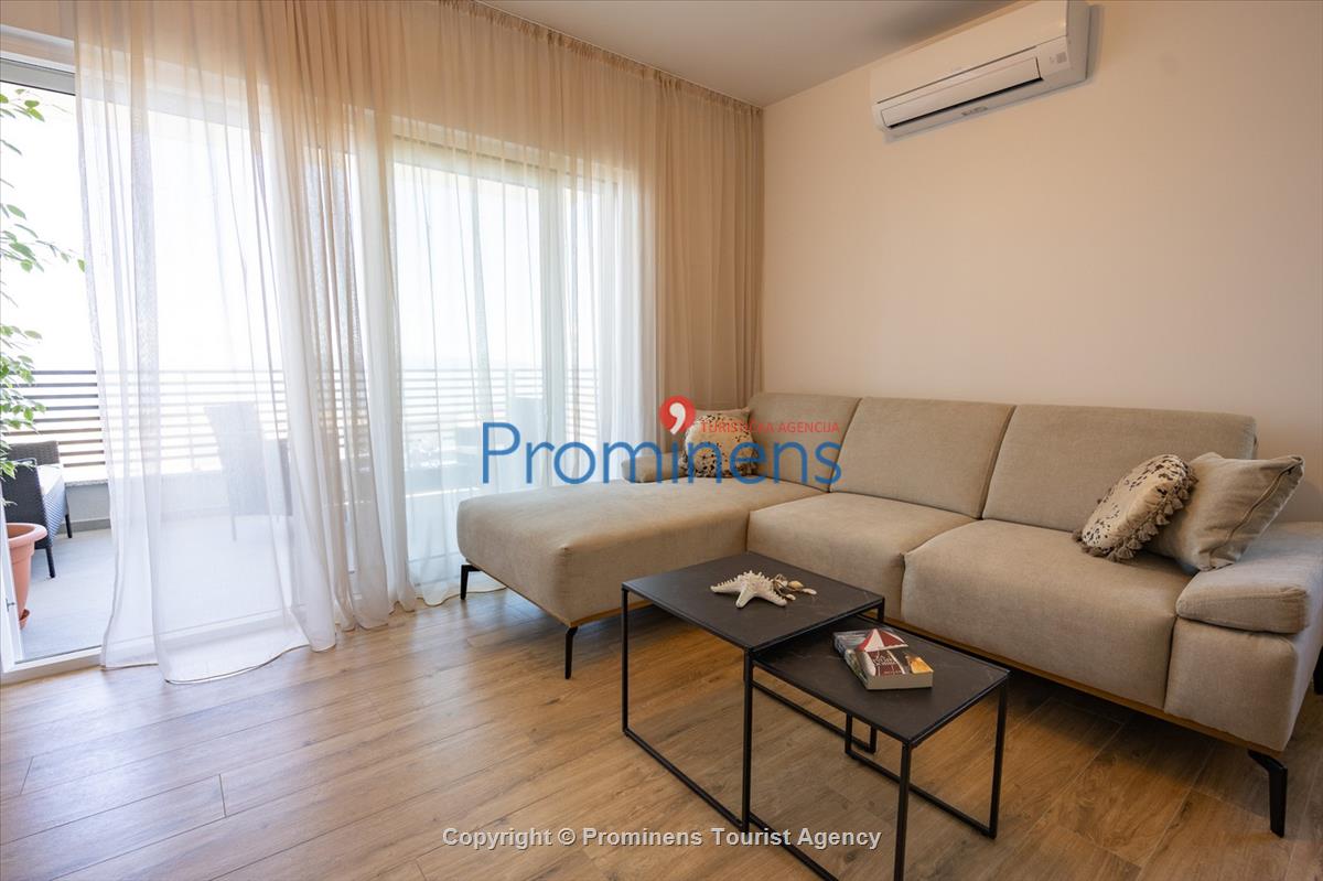 Moderne Ferienwohnung Kotisina mit zwei Schlafzimmern, Balkon und Aufzug in Makarska