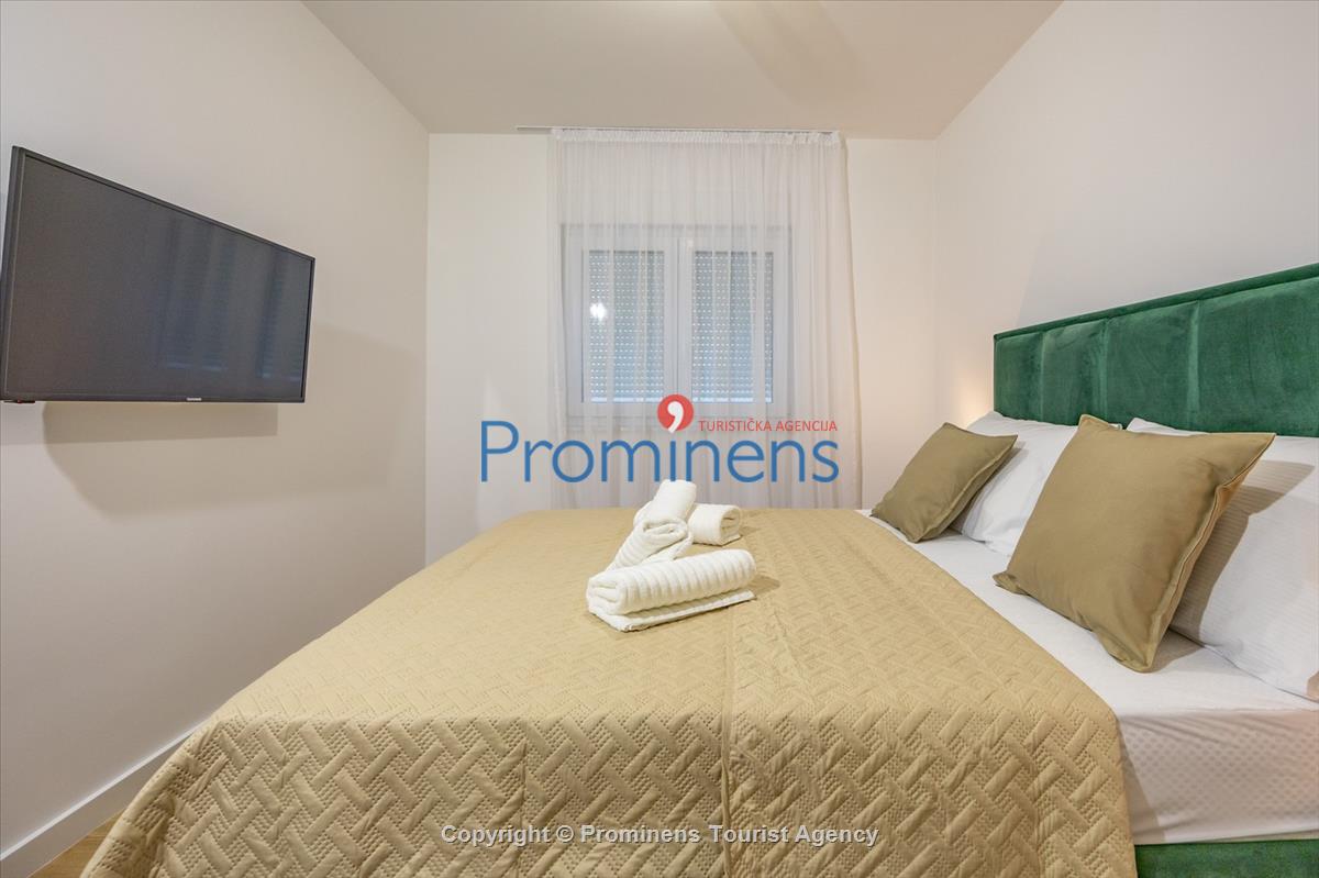 Moderne Ferienwohnung Kotisina mit zwei Schlafzimmern, Balkon und Aufzug in Makarska