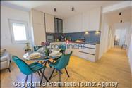 Moderne Ferienwohnung Kotisina mit zwei Schlafzimmern, Balkon und Aufzug in Makarska