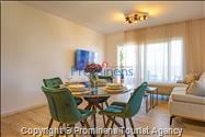 Moderne Ferienwohnung Kotisina mit zwei Schlafzimmern, Balkon und Aufzug in Makarska