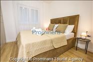 Moderne Ferienwohnung Kotisina mit zwei Schlafzimmern, Balkon und Aufzug in Makarska