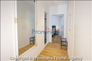 Moderne Ferienwohnung Kotisina mit zwei Schlafzimmern, Balkon und Aufzug in Makarska