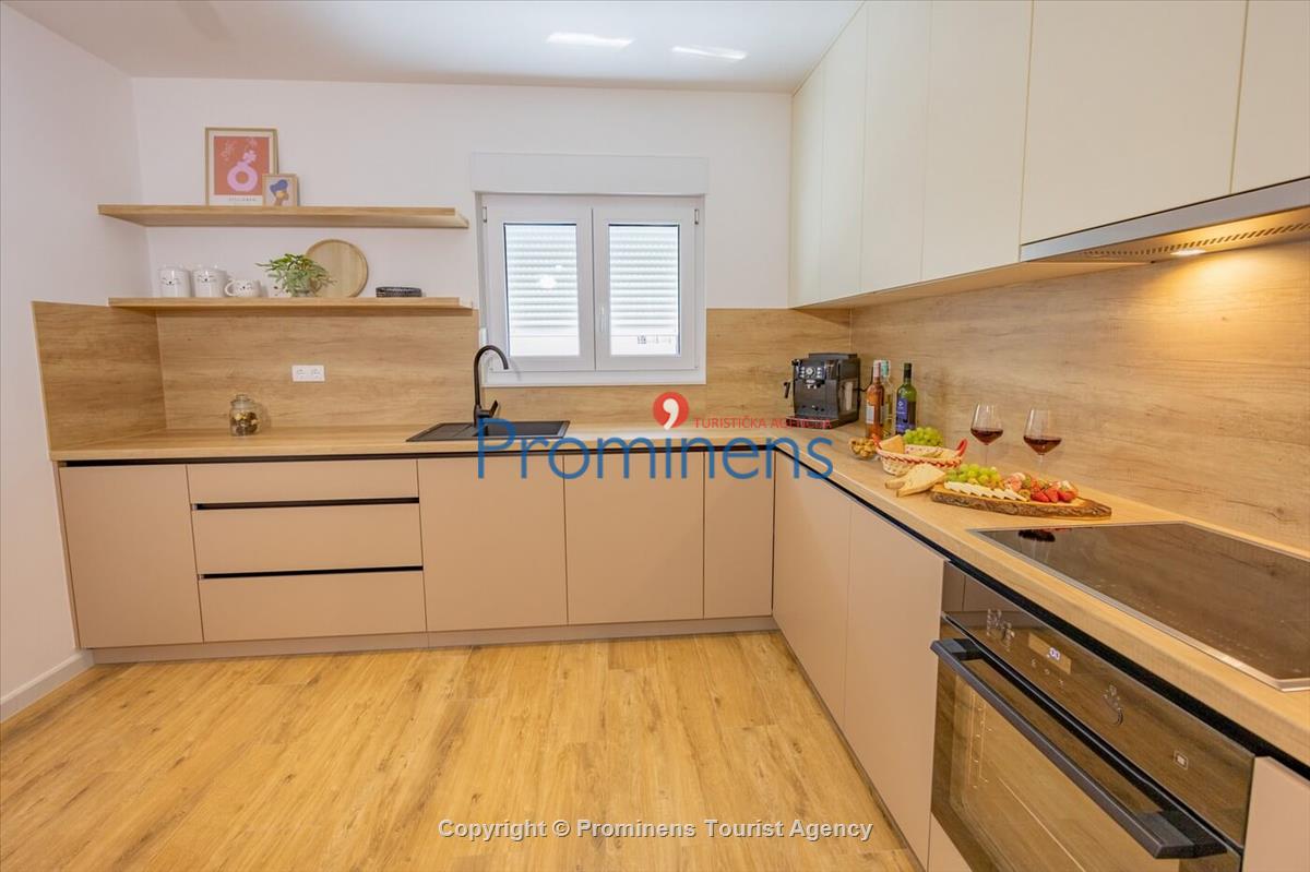 Ferienwohnung Biokovo in Makarska – eine komfortable Unterkunft mit zwei Schlafzimmern, Balkon und Aufzug