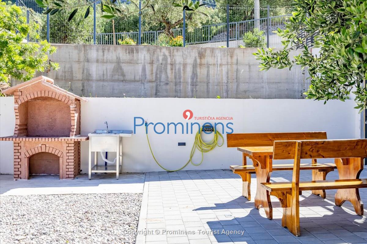 Ferienwohnung Biokovo in Makarska – eine komfortable Unterkunft mit zwei Schlafzimmern, Balkon und Aufzug