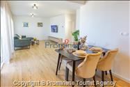Ferienwohnung Biokovo in Makarska – eine komfortable Unterkunft mit zwei Schlafzimmern, Balkon und Aufzug