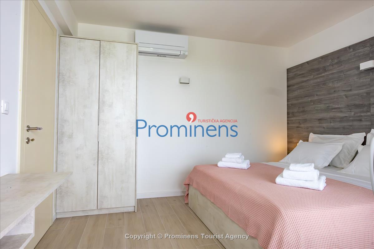 Beachfront Apartment Sunrise Residence Srzić